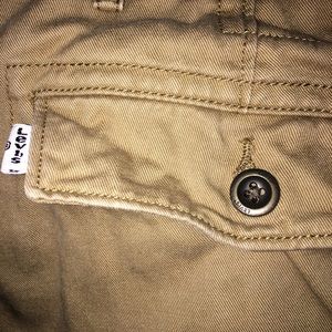KHAKI LEVIS 32X32